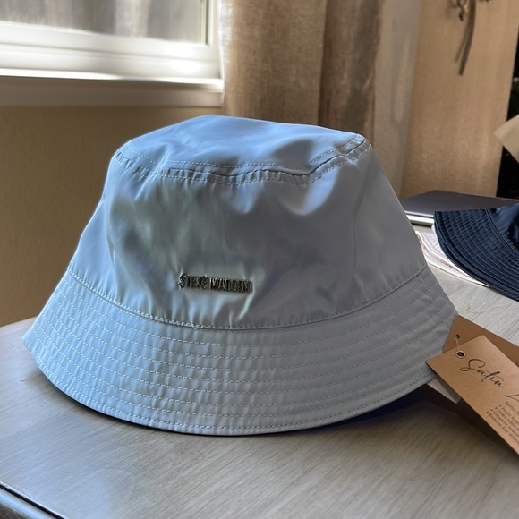 STEVE MADDEN Satin Lined Nylon Bucket Hat w Logo and stitching Light Blue - Picture 3 of 7